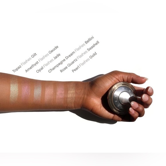 NIB- BECCA Light Chaser Highlighter for Face & Eye PEARL FLASHES GOLD - Picture 10 of 10